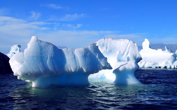 现实生活中难得一见的冰山美图-万荀网