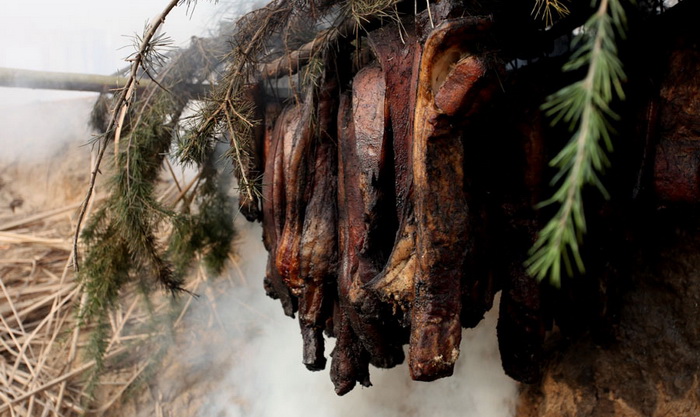 图片[12]-看到全国各地农村的各种熏腊肉你想吃了吗-万荀网