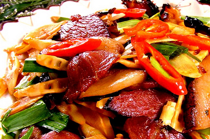 看到全国各地农村的各种熏腊肉你想吃了吗-万荀网