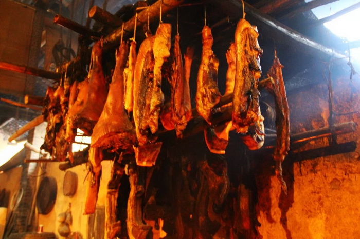 图片[15]-看到全国各地农村的各种熏腊肉你想吃了吗-万荀网