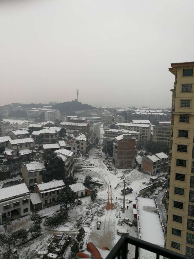 你那里下雪了吗，雪在天空徘徊只为找个合适的落脚点-万荀网