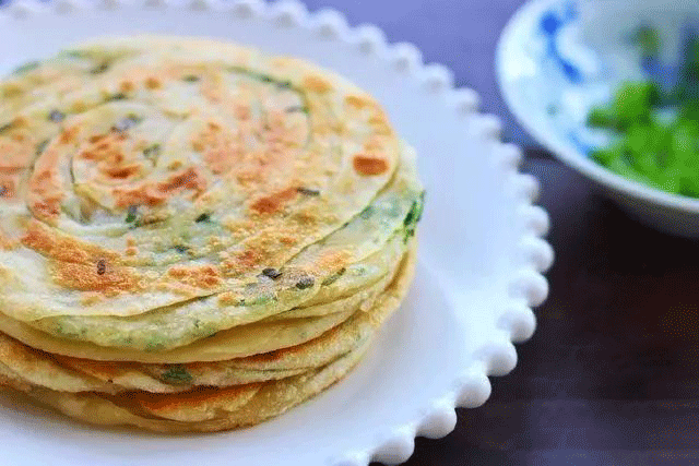 葱油饼用这种手法来做多层又好看，好不好吃你说了算-万荀网